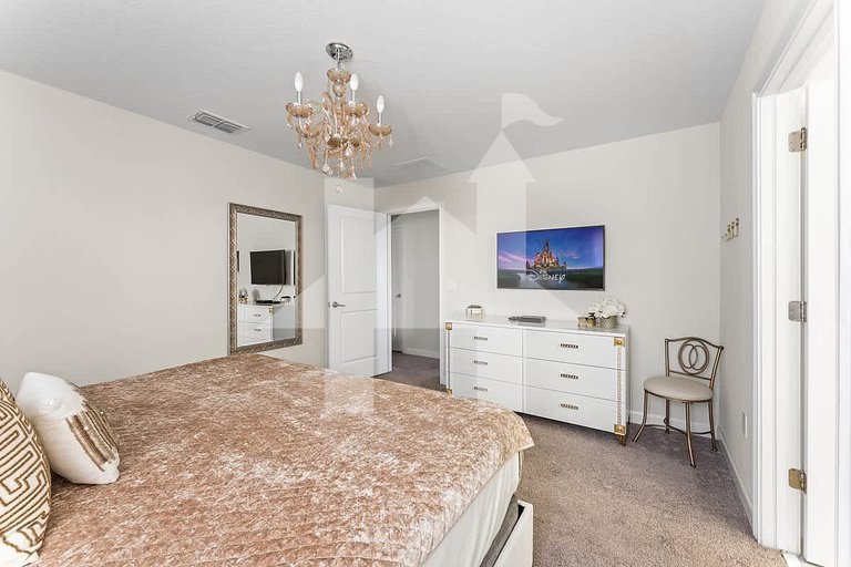 Vacation Home Near Disney, 5 bedrooms