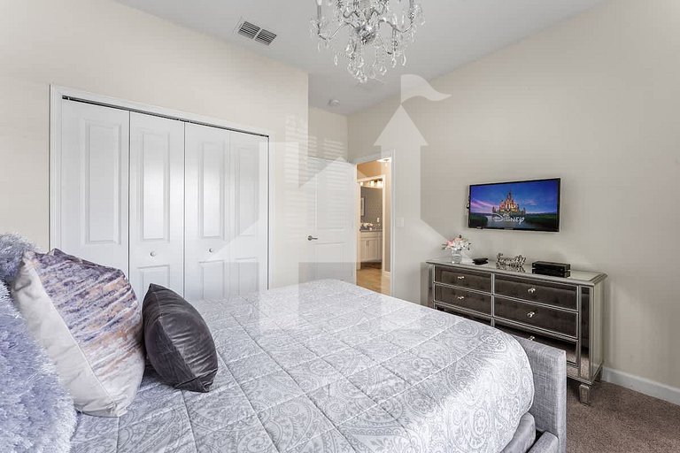 Vacation Home Near Disney, 5 bedrooms