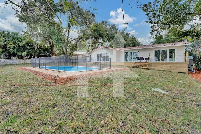 Vacation Home Near Disney, 5 bedrooms