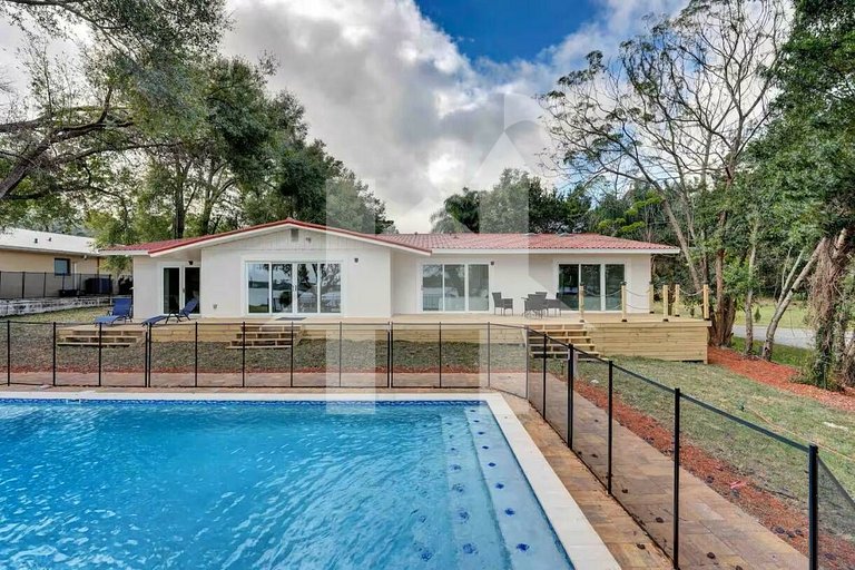 Vacation Home Near Disney, 5 bedrooms