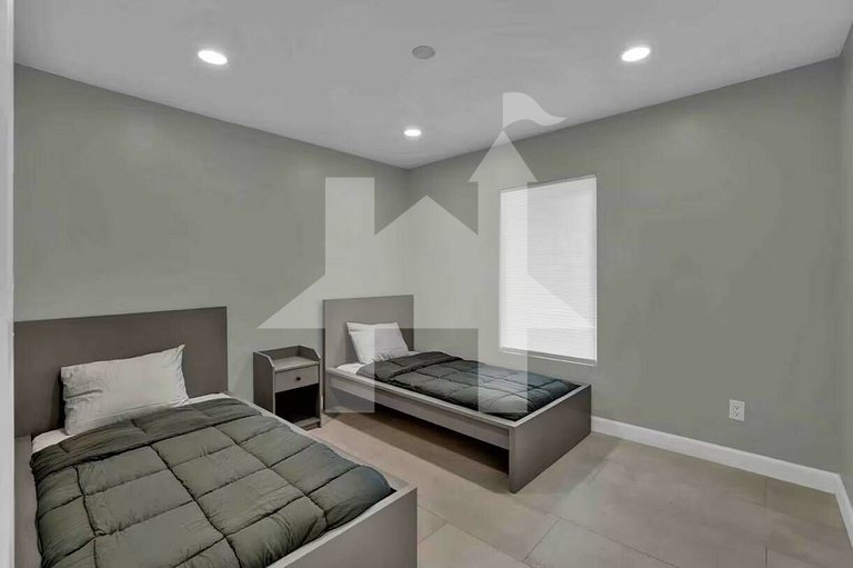 Vacation Home Near Disney, 5 bedrooms