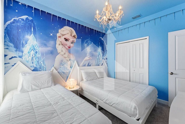 Vacation Home Near Disney, 6 bedrooms