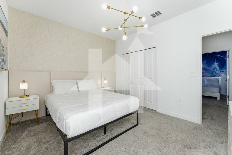 Vacation Home Near Disney, 6 bedrooms