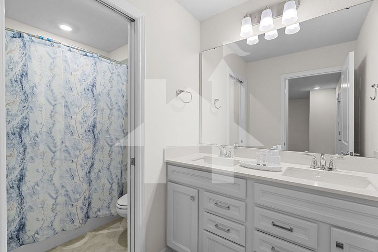 Vacation Home Near Disney, 5 bedrooms