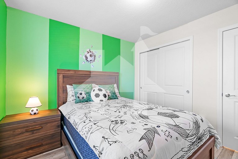 Vacation Home Near Disney, 5 bedrooms