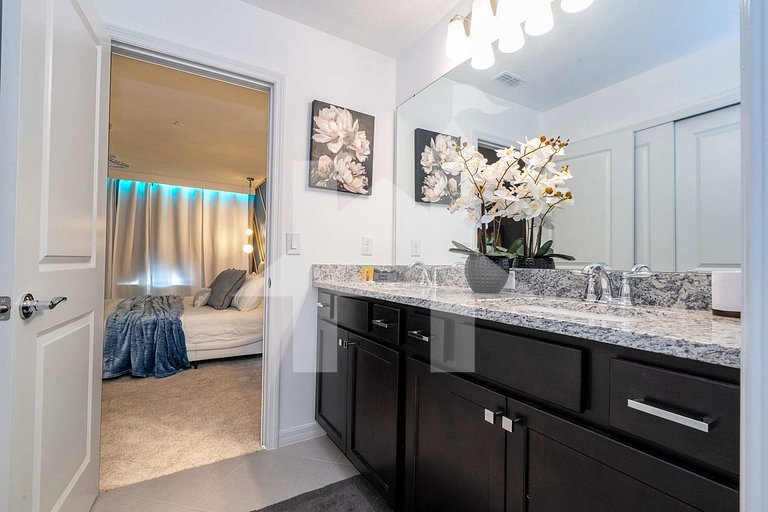 Vacation Home Near Disney, 5 bedrooms