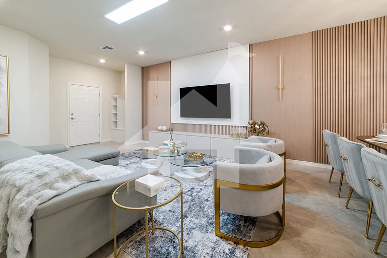 Vacation Home Near Disney, 5 bedrooms