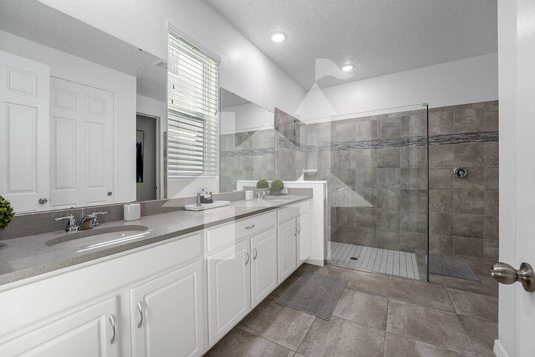 Vacation Home Near Disney, 6 bedrooms