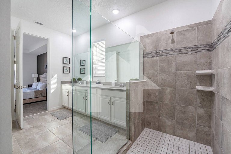 Vacation Home Near Disney, 6 bedrooms