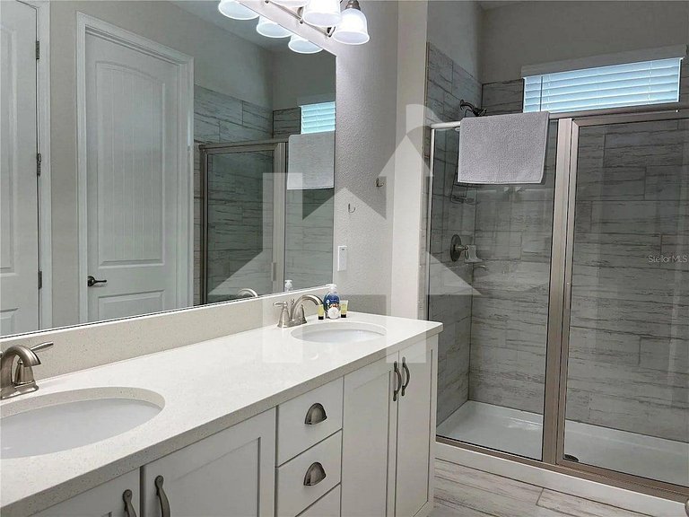 Vacation Home Near Disney, 5 bedrooms