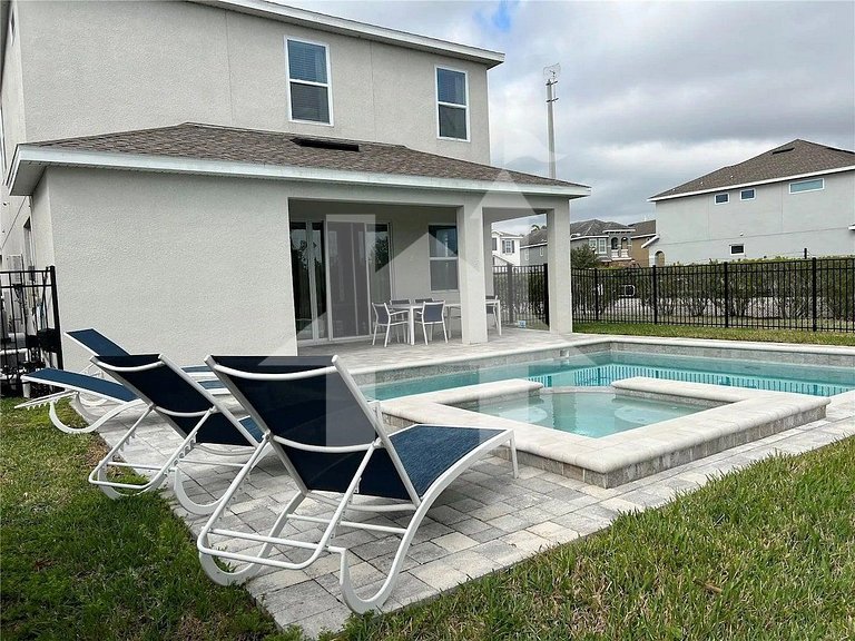 Vacation Home Near Disney, 5 bedrooms