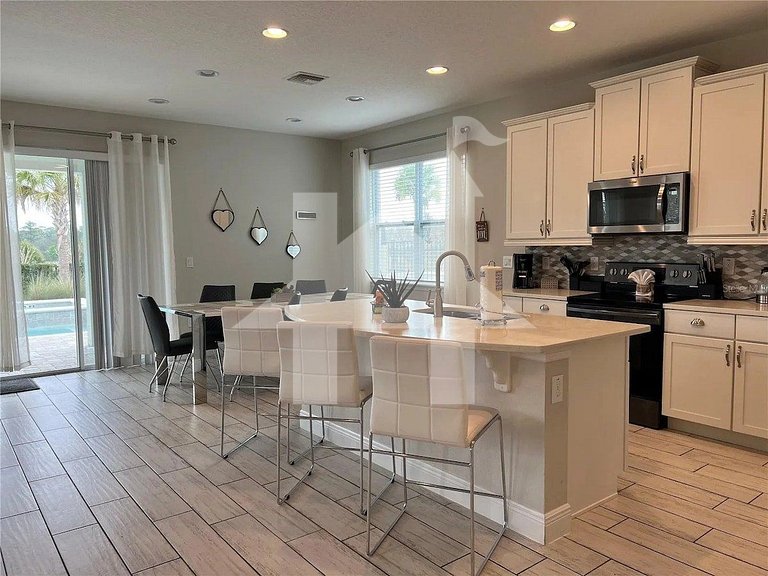 Vacation Home Near Disney, 5 bedrooms