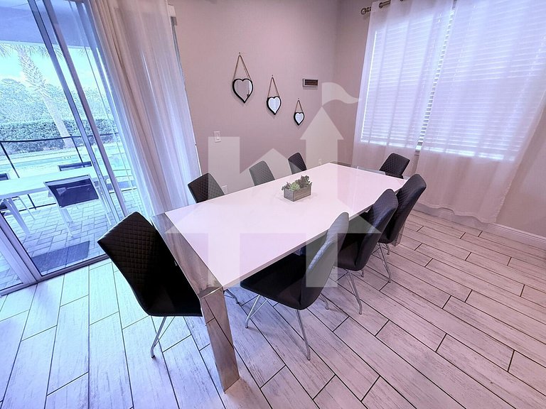 Vacation Home Near Disney, 5 bedrooms