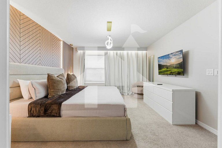 Vacation Home Near Disney, 5 bedrooms