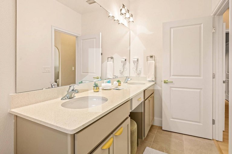 Vacation Home Near Disney, 5 bedrooms