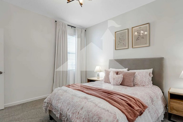 Vacation Home Near Disney, 9 bedrooms