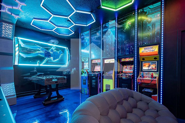 Vacation Home Near Disney, 9 bedrooms