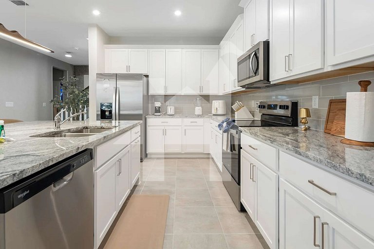 Vacation Home Near Disney, 9 bedrooms