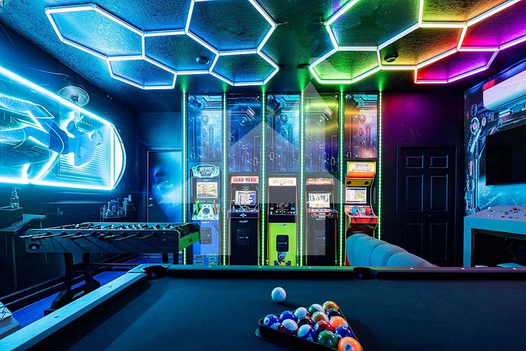 Vacation Home Near Disney, 9 bedrooms