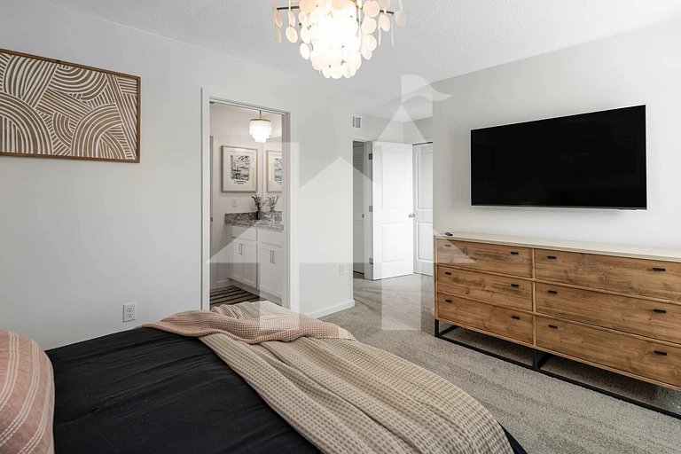 Vacation Home Near Disney, 9 bedrooms