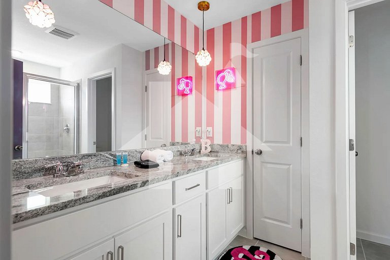 Vacation Home Near Disney, 9 bedrooms