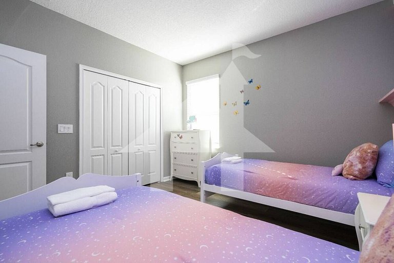 Vacation Home Near Disney, 12 bedrooms