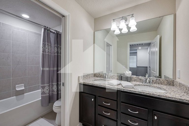 Vacation Home Near Disney, 5 bedrooms