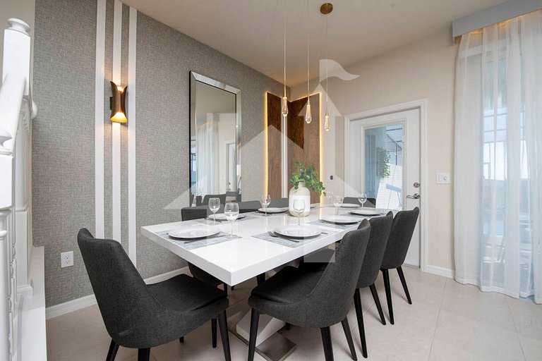 Vacation Home Near Disney, 5 bedrooms