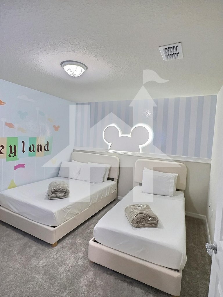 Vacation Home Near Disney, 5 bedrooms