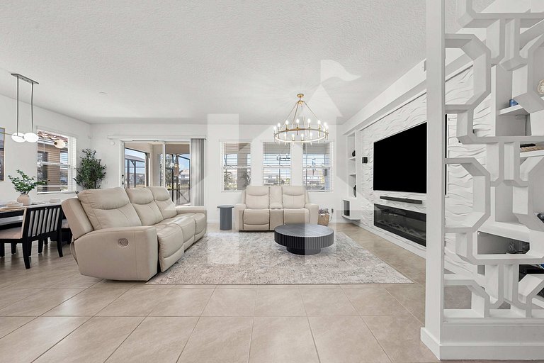 Vacation Home Near Disney, 6 bedrooms