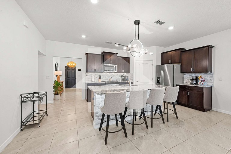 Vacation Home Near Disney, 6 bedrooms