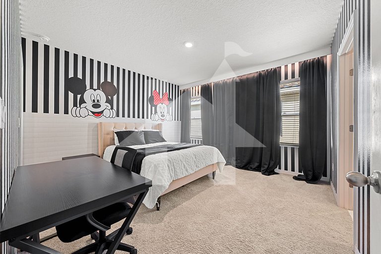 Vacation Home Near Disney, 6 bedrooms