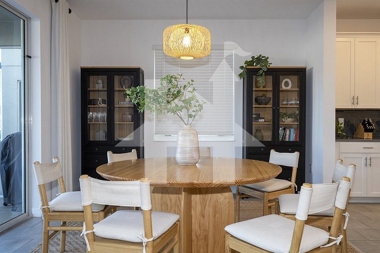 Vacation Home Near Disney, 6 bedrooms