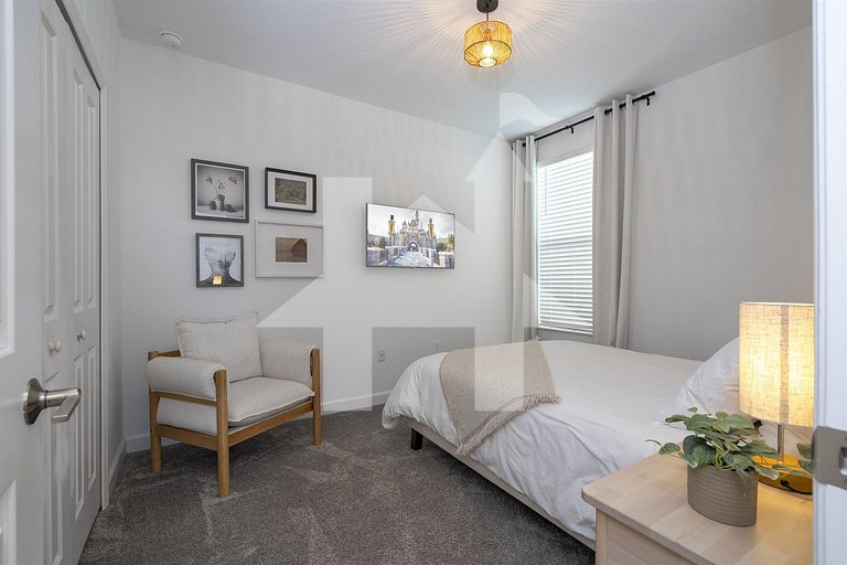 Vacation Home Near Disney, 6 bedrooms