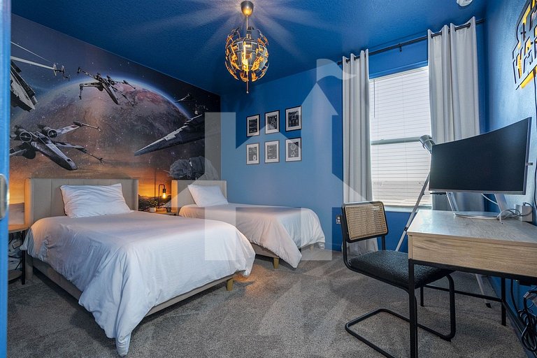 Vacation Home Near Disney, 6 bedrooms