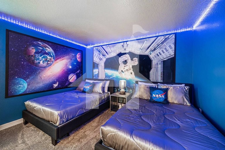 Vacation Home Near Disney, 8 bedrooms