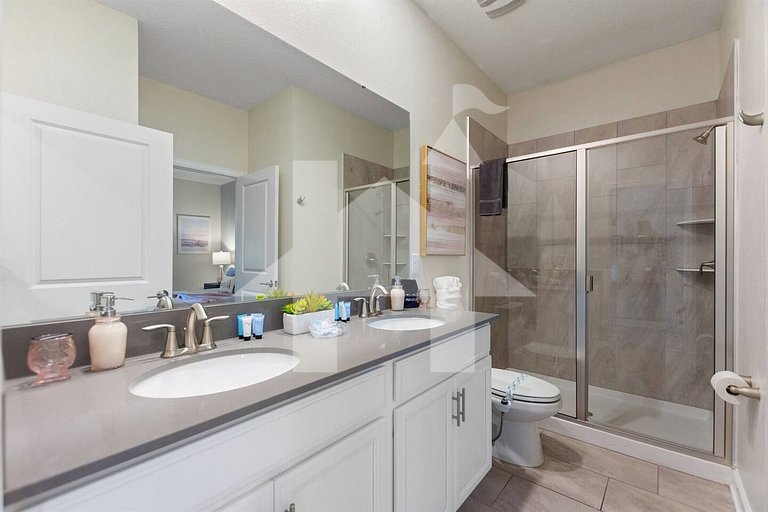 Vacation Home Near Disney, 8 bedrooms