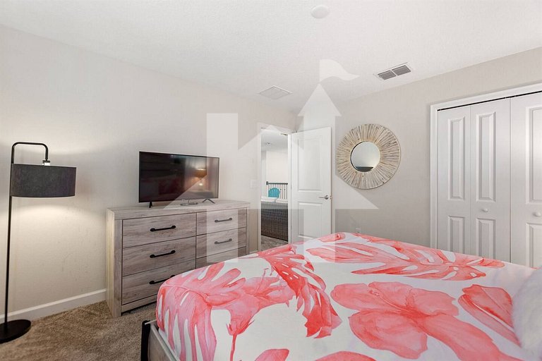 Vacation Home Near Disney, 8 bedrooms