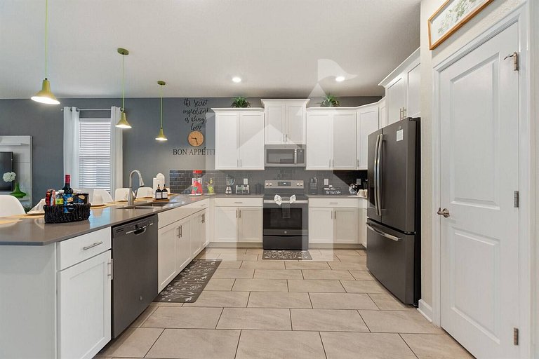 Vacation Home Near Disney, 8 bedrooms