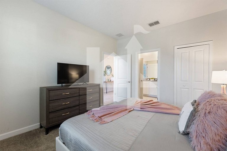 Vacation Home Near Disney, 8 bedrooms