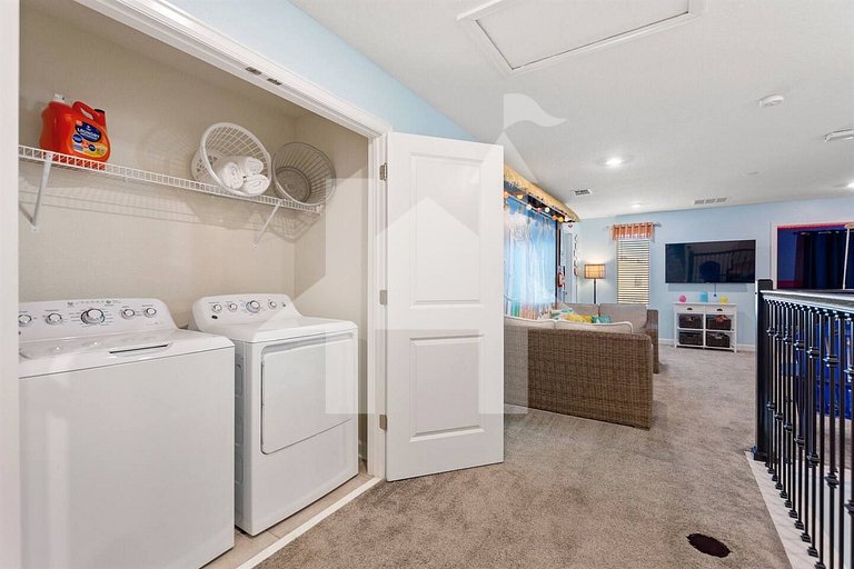 Vacation Home Near Disney, 8 bedrooms