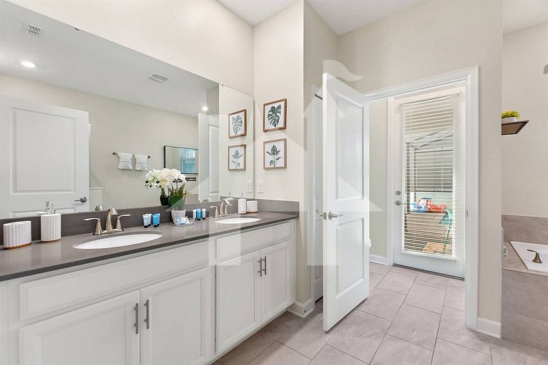 Vacation Home Near Disney, 8 bedrooms