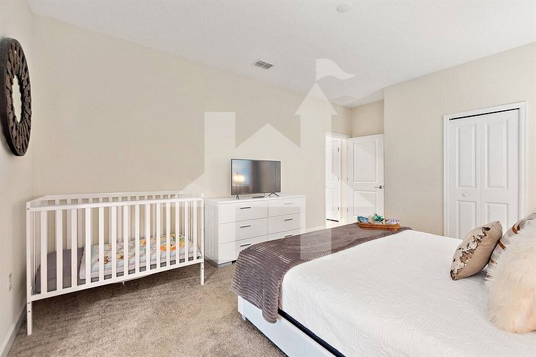 Vacation Home Near Disney, 8 bedrooms