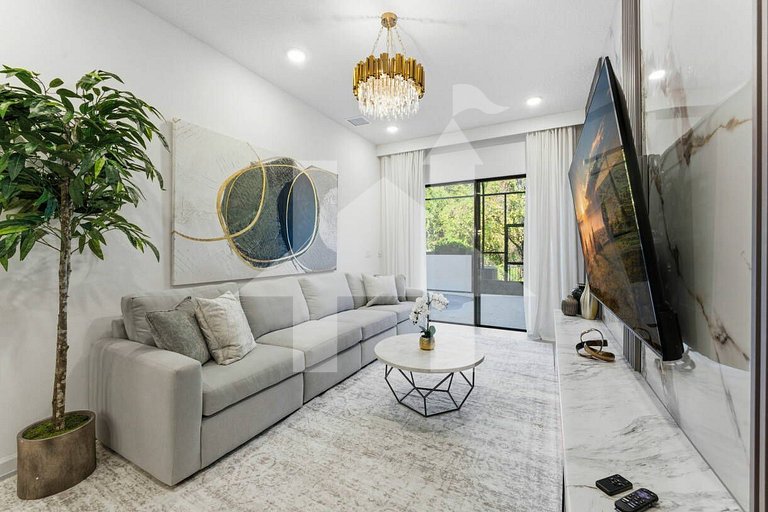 Vacation Home Near Disney, 5 bedrooms