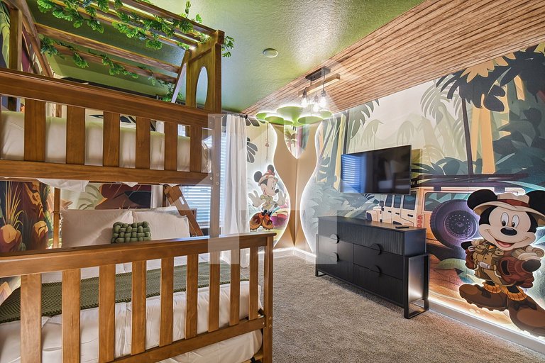 Vacation Home Near Disney, 4 bedrooms