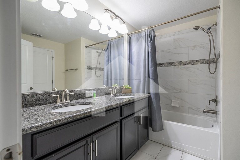 Vacation Home Near Disney, 4 bedrooms