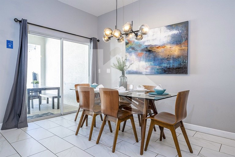 Vacation Home Near Disney, 4 bedrooms