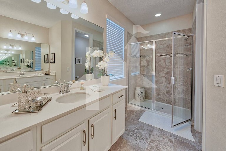 Vacation Home Near Disney, 5 bedrooms