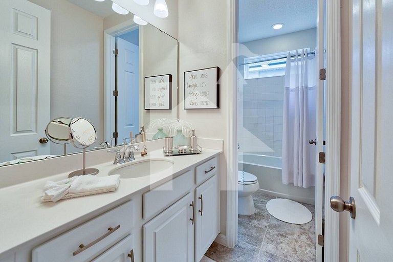 Vacation Home Near Disney, 5 bedrooms