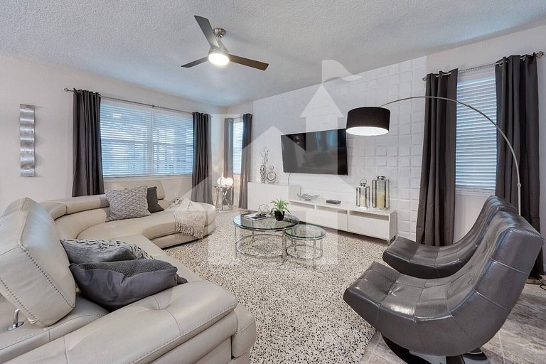 Vacation Home Near Disney, 5 bedrooms